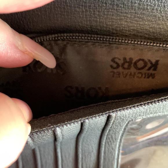 Michael Kors Wristlet Wallet🔥 - Picture 8 of 12